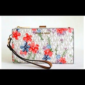 Authentic Michael Kors Wristlet